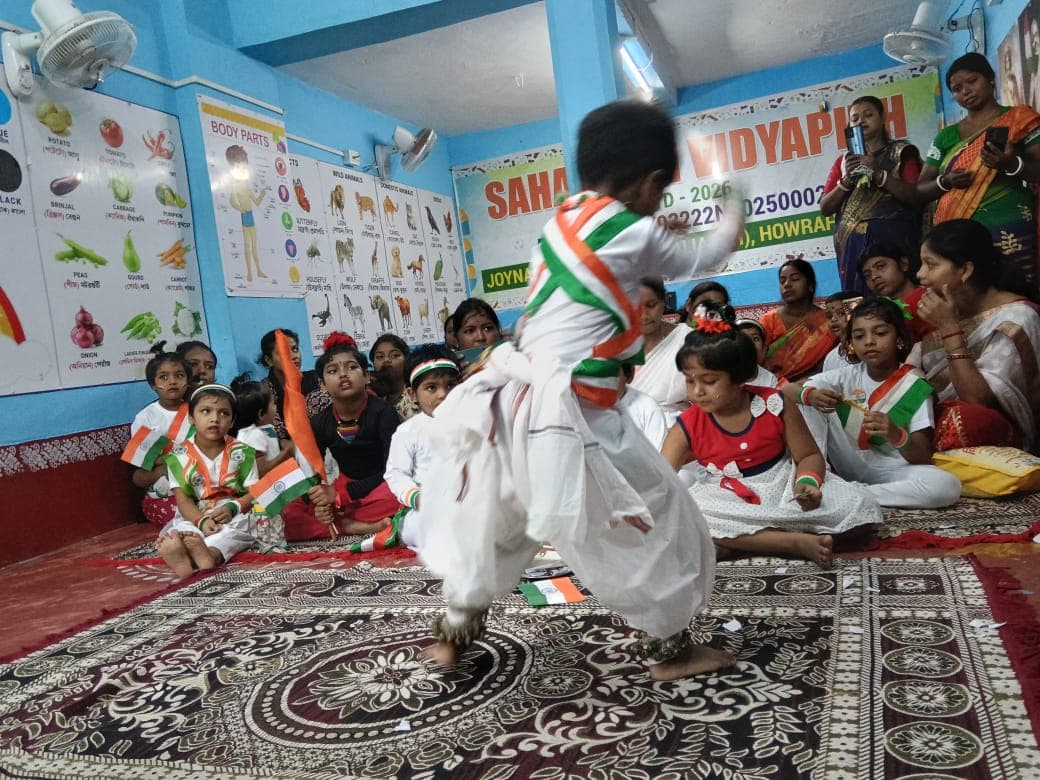 সাংস্কৃতিক মঞ্চে দলগত গান ও কবিতার আসর