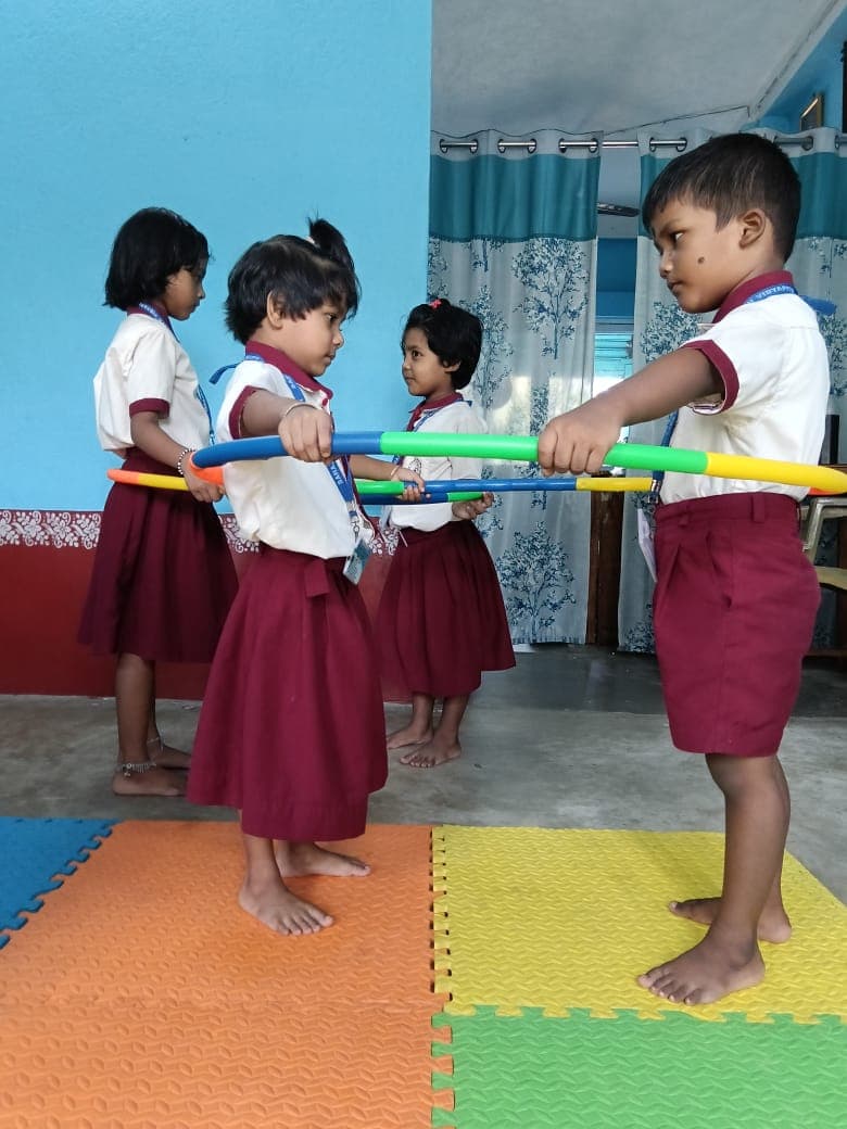 বিদ্যালয়ের সাংস্কৃতিক মঞ্চ ও শিক্ষার্থীদের আনন্দ উচ্ছ্বাস