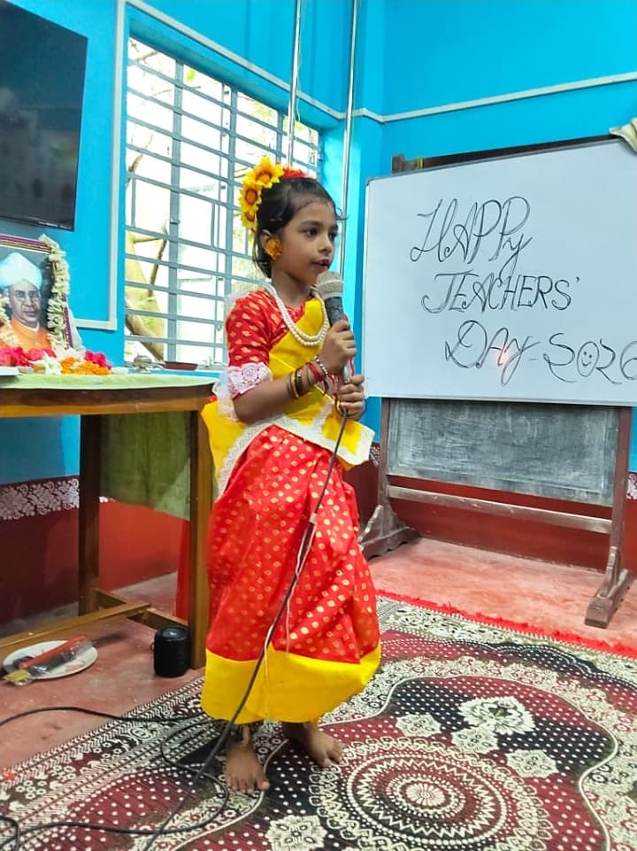 ক্লাসরুমে শেখার সময় ও বন্ধুদের সাথে আড্ডা