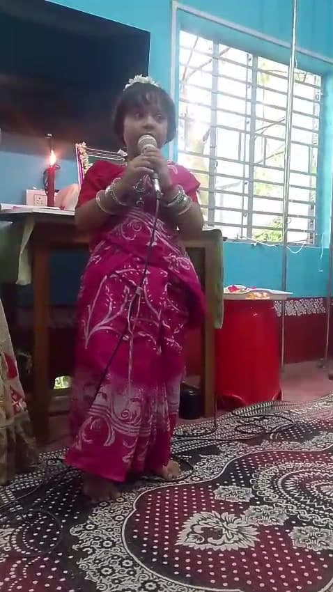 মঞ্চে খুদে শিক্ষার্থীর ছড়া ও একক আবৃত্তি