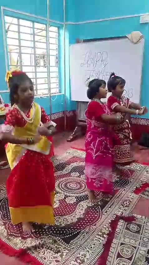 খুদে শিক্ষার্থীদের সমবেত নৃত্য পরিবেশনা